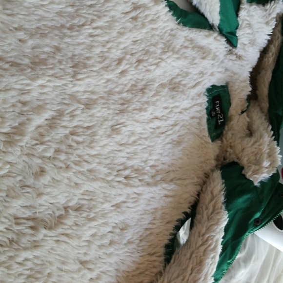 Quilted vest with sherpa lining. - Picture 2 of 5